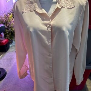 Elegant Cream Blouse with Embroidered Collar mp78